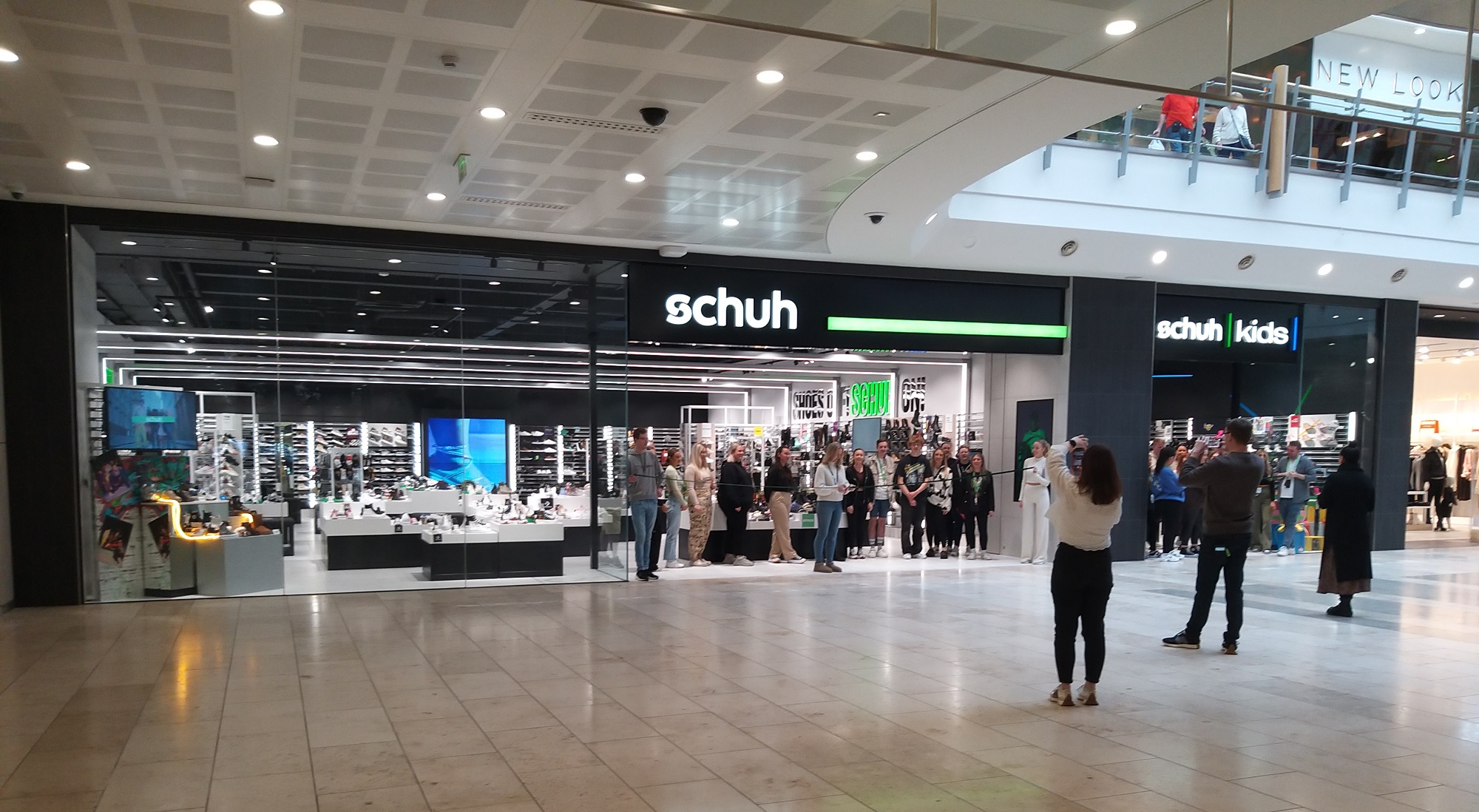 Retail signage on the move! Supporting schuh’s new Metro Centre home
