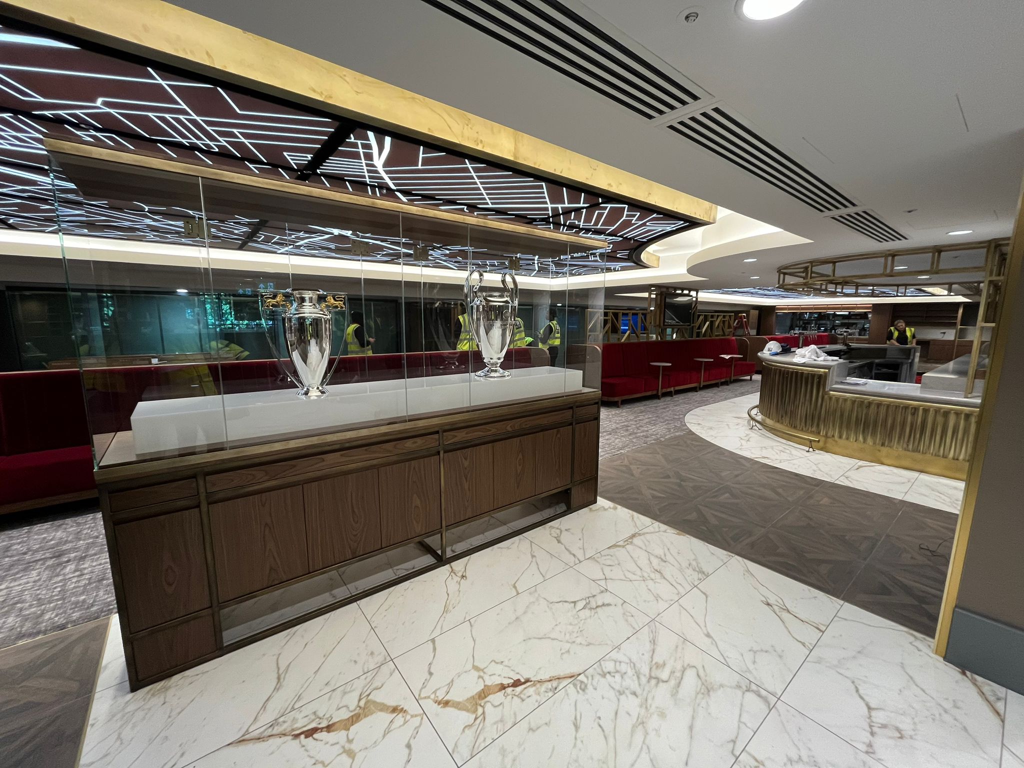 Discover bespoke retail lightboxes crafted in the UK